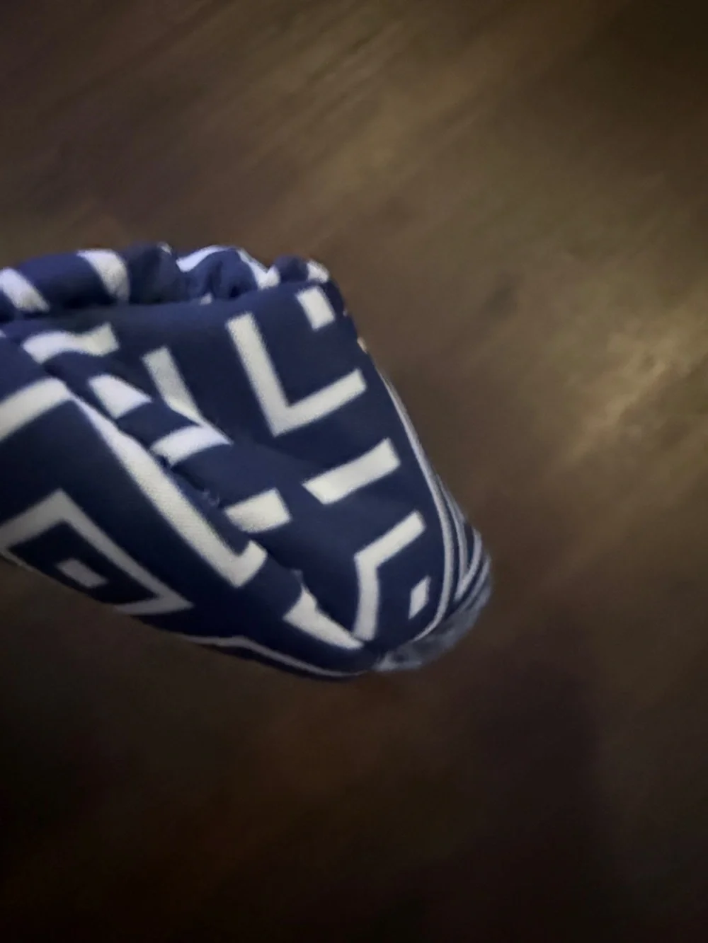 Travelon RFID Blocking Wristlet Clutch in a geometric print NWOT - Picture 6 of 7